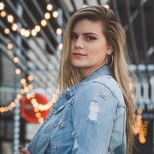 Meet your Posher, Stefanie